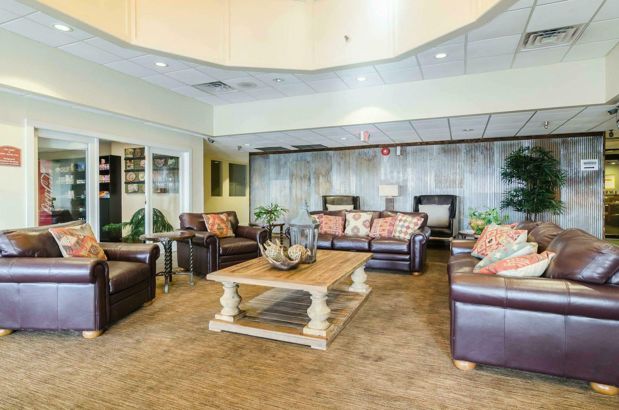 Quality Inn & Suites Огаллала Экстерьер фото